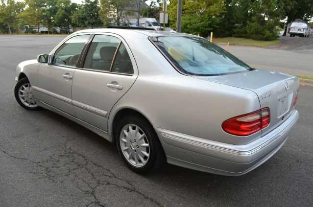 2000 Mercedes-Benz E-Class SXT