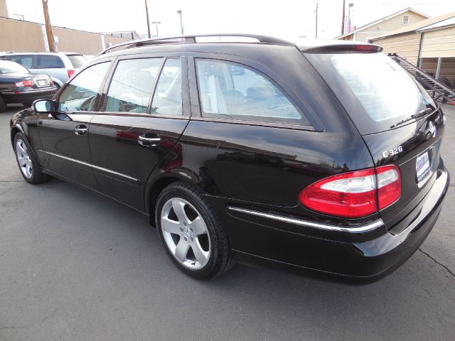 2004 Mercedes-Benz E-Class Doublecab V8