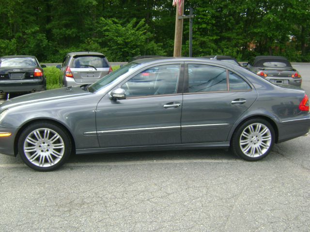 2007 Mercedes-Benz E-Class LS Flex Fuel 4x4 This Is One Of Our Best Bargains