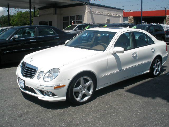 2009 Mercedes-Benz E-Class Amenities Package