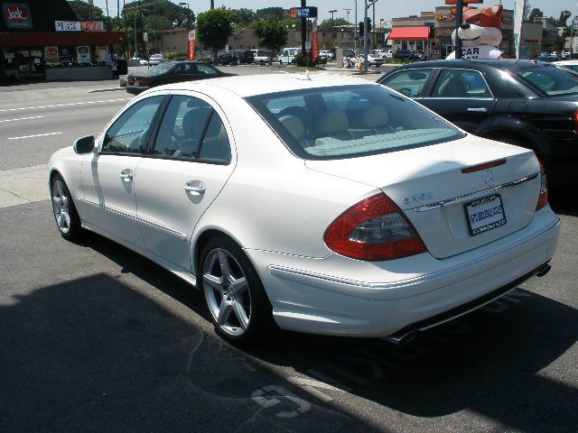 2009 Mercedes-Benz E-Class Amenities Package