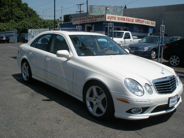 2009 Mercedes-Benz E-Class Amenities Package