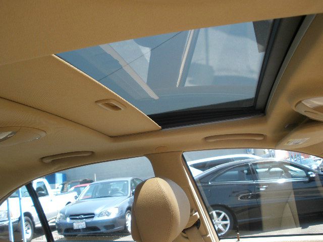 2009 Mercedes-Benz E-Class Amenities Package