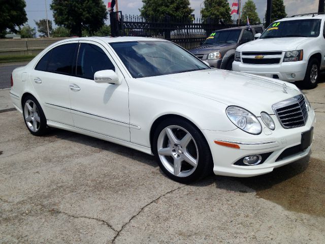 2009 Mercedes-Benz E-Class Amenities Package