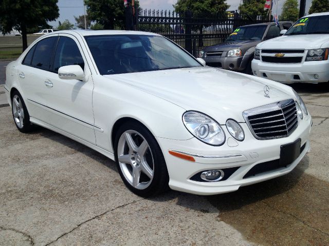 2009 Mercedes-Benz E-Class Amenities Package