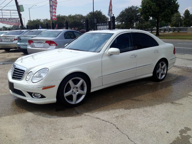 2009 Mercedes-Benz E-Class Amenities Package