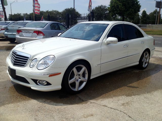 2009 Mercedes-Benz E-Class Amenities Package