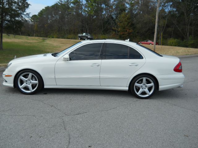 2009 Mercedes-Benz E-Class Amenities Package