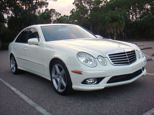 2009 Mercedes-Benz E-Class Amenities Package