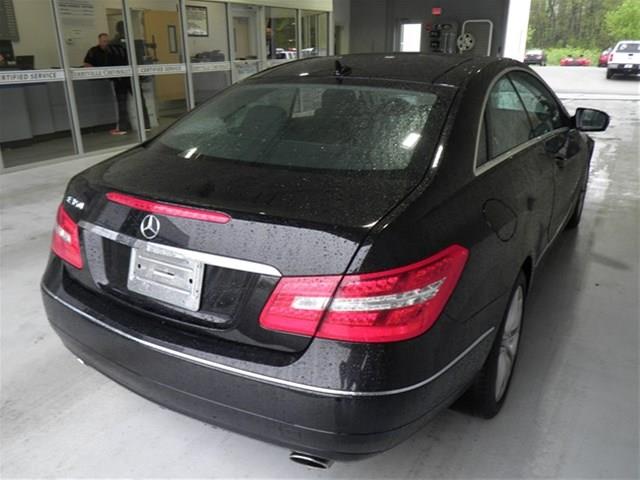 2010 Mercedes-Benz E-Class 29