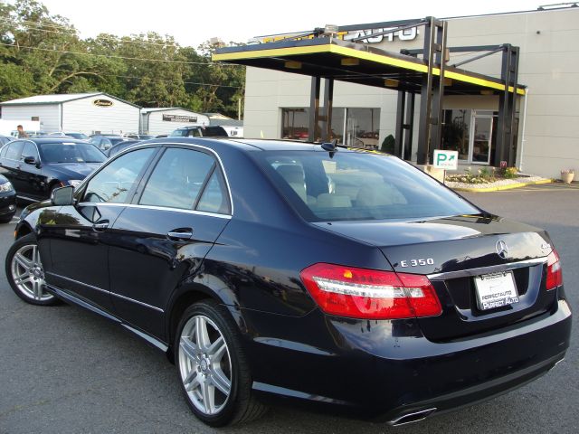 2010 Mercedes-Benz E-Class 2010 Nissan 2.0S