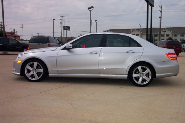 2010 Mercedes-Benz E-Class 2010 Nissan 2.0S