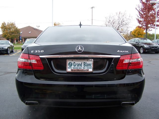 2010 Mercedes-Benz E-Class 2010 Nissan 2.0S