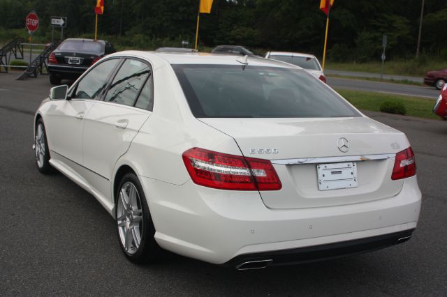 2010 Mercedes-Benz E-Class 2.5S W PWR Sunroof