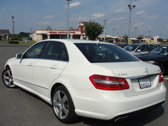 2010 Mercedes-Benz E-Class 2010 Nissan 2.0S