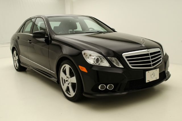 2010 Mercedes-Benz E-Class 2010 Nissan 2.0S