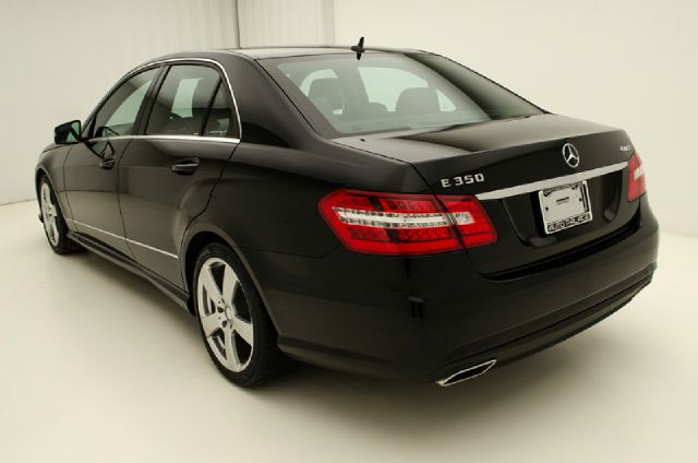 2010 Mercedes-Benz E-Class 2010 Nissan 2.0S