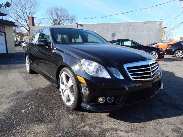 2010 Mercedes-Benz E-Class 2010 Nissan 2.0S
