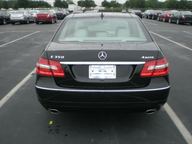 2010 Mercedes-Benz E-Class 2010 Nissan 2.0S