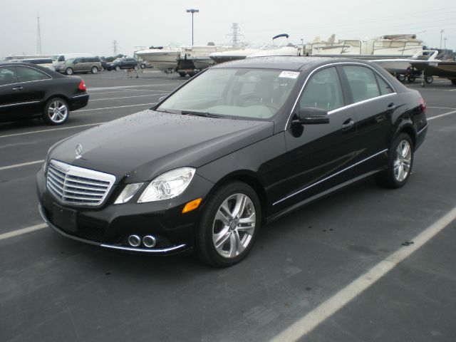2010 Mercedes-Benz E-Class 2010 Nissan 2.0S