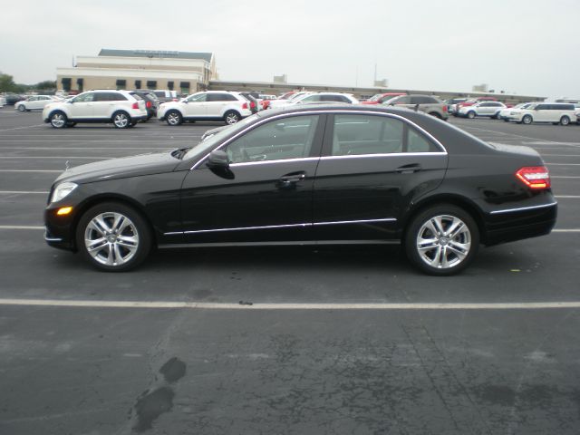 2010 Mercedes-Benz E-Class 2010 Nissan 2.0S