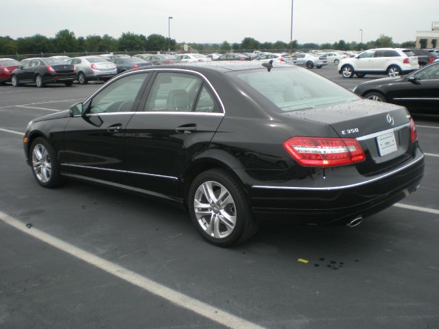 2010 Mercedes-Benz E-Class 2010 Nissan 2.0S