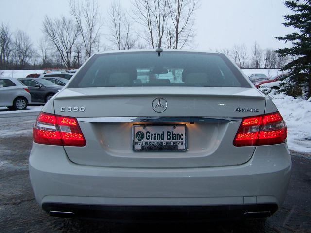 2011 Mercedes-Benz E-Class 2010 Nissan 2.0S