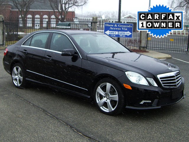 2011 Mercedes-Benz E-Class 2010 Nissan 2.0S