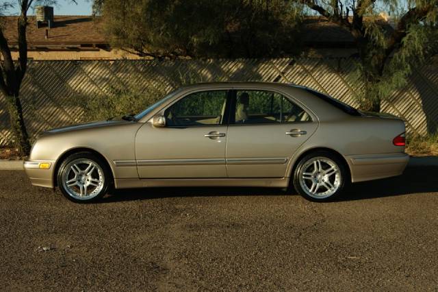 2000 Mercedes-Benz E Class SXT