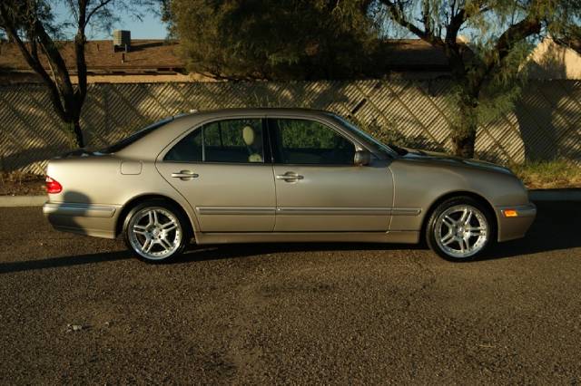2000 Mercedes-Benz E Class SXT