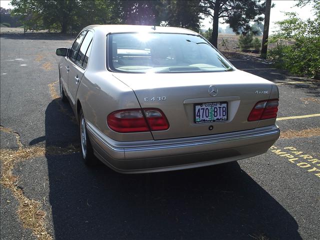 2001 Mercedes-Benz E Class 2WD Supercrew 139 XLT