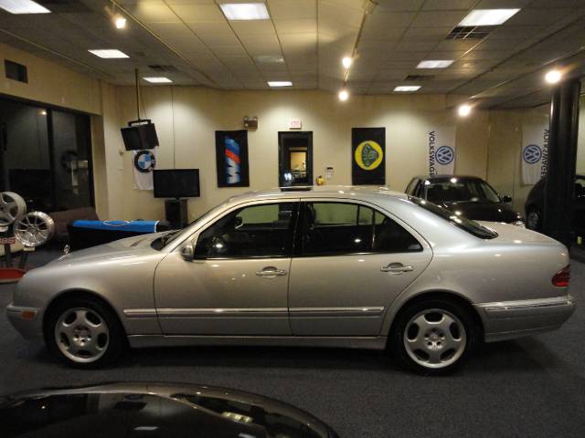 2001 Mercedes-Benz E Class 2WD Supercrew 139 XLT