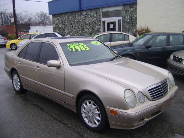 2001 Mercedes-Benz E Class SXT