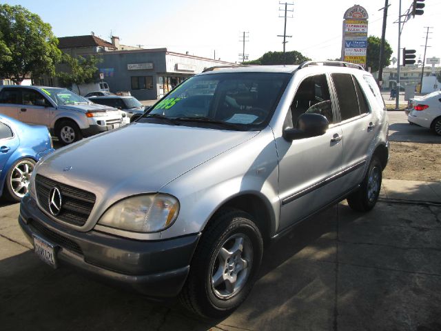 1998 Mercedes-Benz M-Class AWD Wagon Automatic VERY NICE