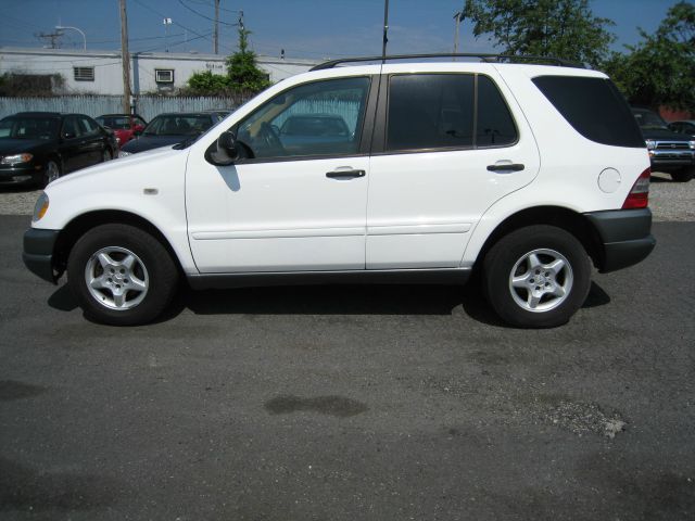 1998 Mercedes-Benz M-Class AWD Wagon Automatic VERY NICE