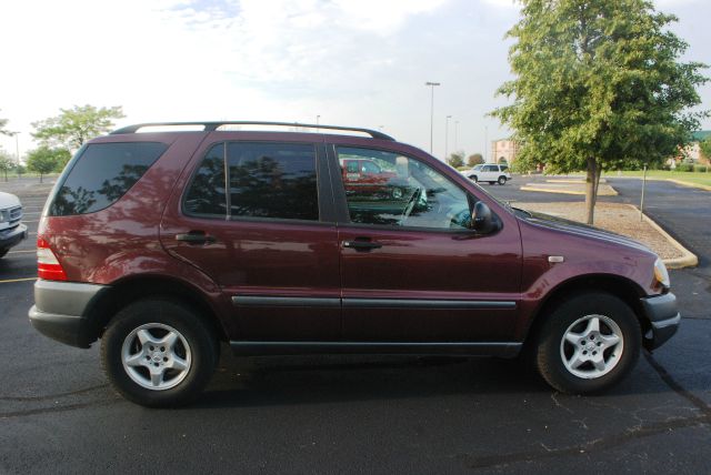 1998 Mercedes-Benz M-Class AWD Wagon Automatic VERY NICE