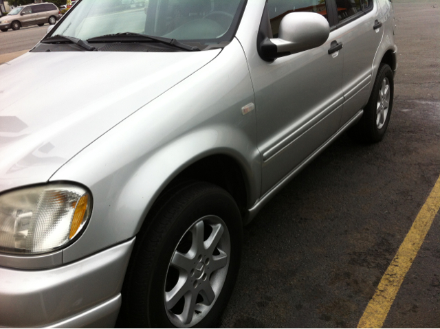 1999 Mercedes-Benz M-Class 3500 SLT Dually