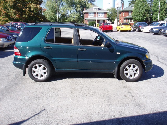 1999 Mercedes-Benz M-Class 3500 SLT Dually