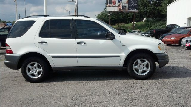 1999 Mercedes-Benz M-Class AWD Wagon Automatic VERY NICE