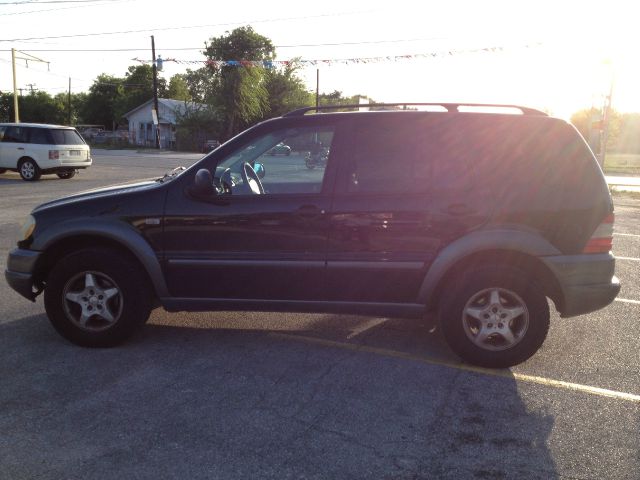 1999 Mercedes-Benz M-Class AWD Wagon Automatic VERY NICE