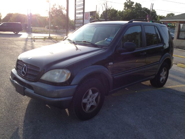 1999 Mercedes-Benz M-Class AWD Wagon Automatic VERY NICE