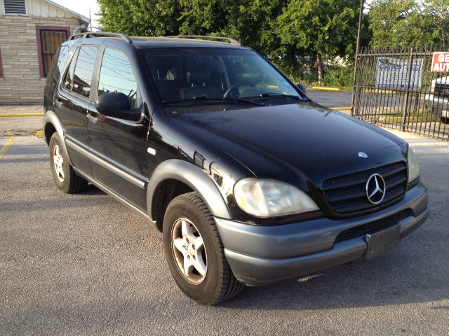 1999 Mercedes-Benz M-Class AWD Wagon Automatic VERY NICE