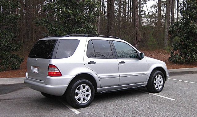 1999 Mercedes-Benz M-Class 3500 SLT Dually