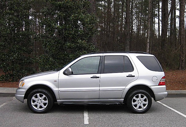 1999 Mercedes-Benz M-Class 3500 SLT Dually