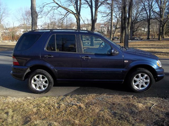 1999 Mercedes-Benz M-Class 3500 SLT Dually