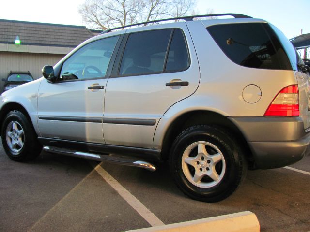 1999 Mercedes-Benz M-Class AWD Wagon Automatic VERY NICE