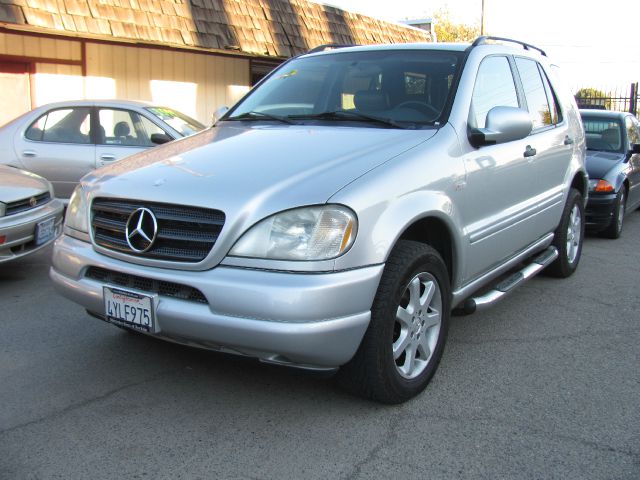 1999 Mercedes-Benz M-Class AWD Wagon Automatic VERY NICE