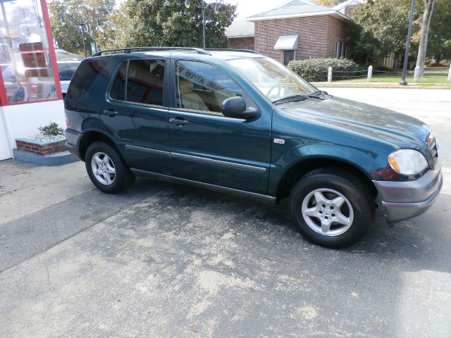 1999 Mercedes-Benz M-Class AWD Wagon Automatic VERY NICE