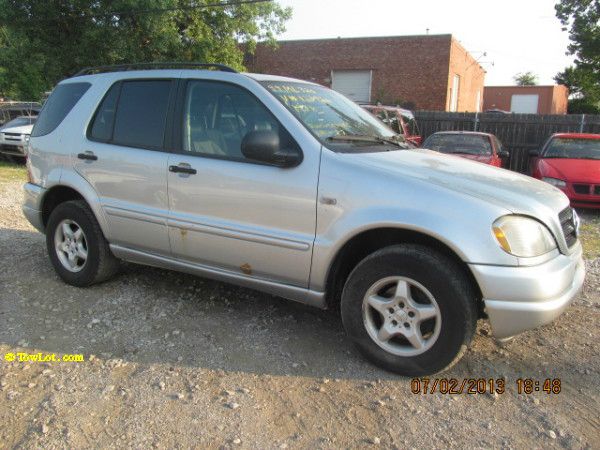 1999 Mercedes-Benz M-Class AWD Wagon Automatic VERY NICE