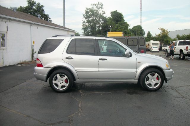 2000 Mercedes-Benz M-Class SLT Crew Cab Long Bed 4WD